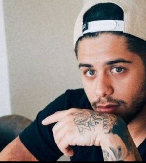 entenda-o-que-e-espondilite-anquilosante-doenca-que-afeta-o-cantor-ze-felipe