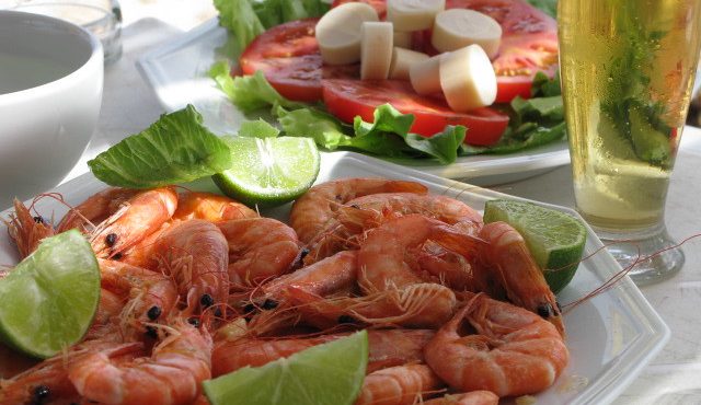 quem-tem-gota-pode-se-deliciar-com-aquele-camarao-com-cerveja-no-verao